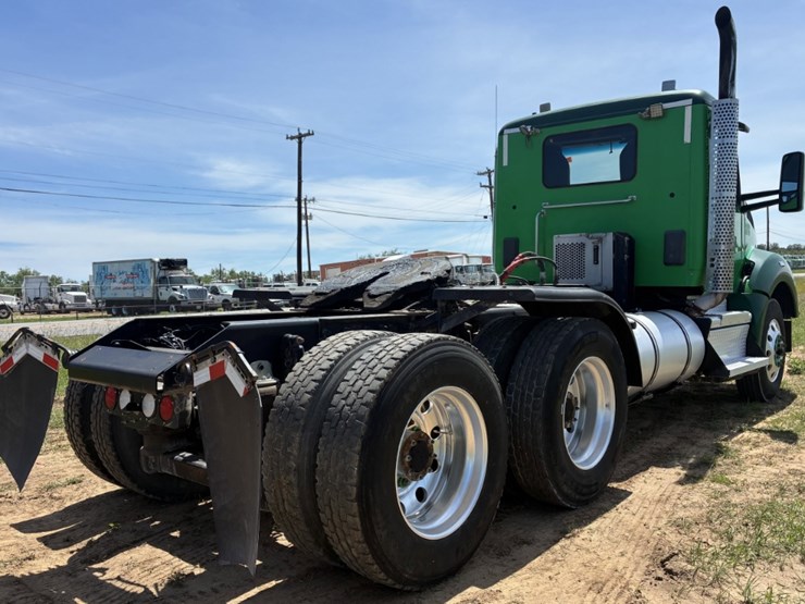 2020-kenworth-t880-image-4