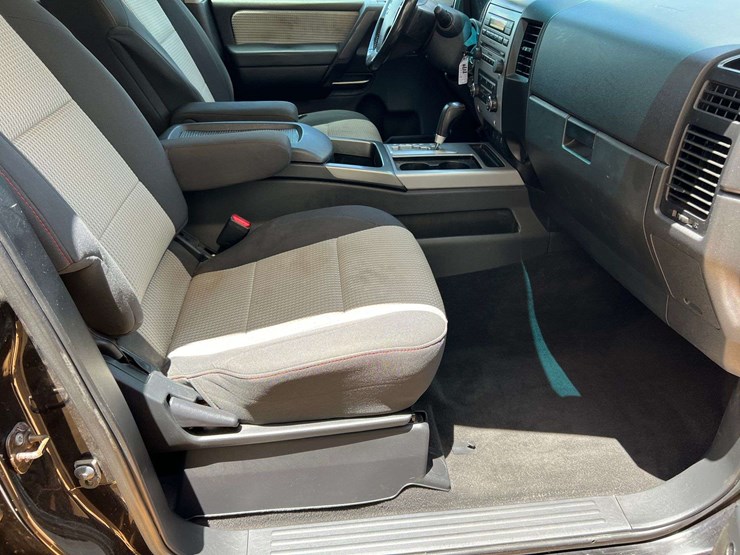 2012-nissan-titan-image-32