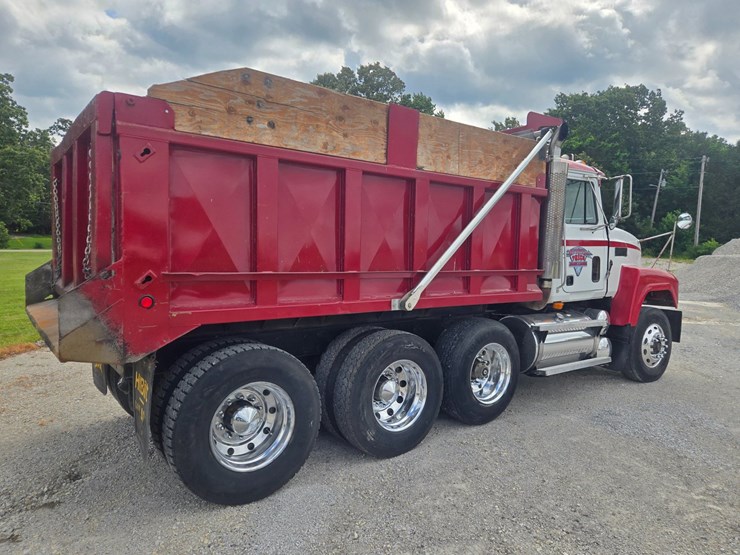 2003-mack-ch613-image-17