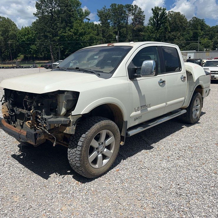 2015 NISSAN TITAN