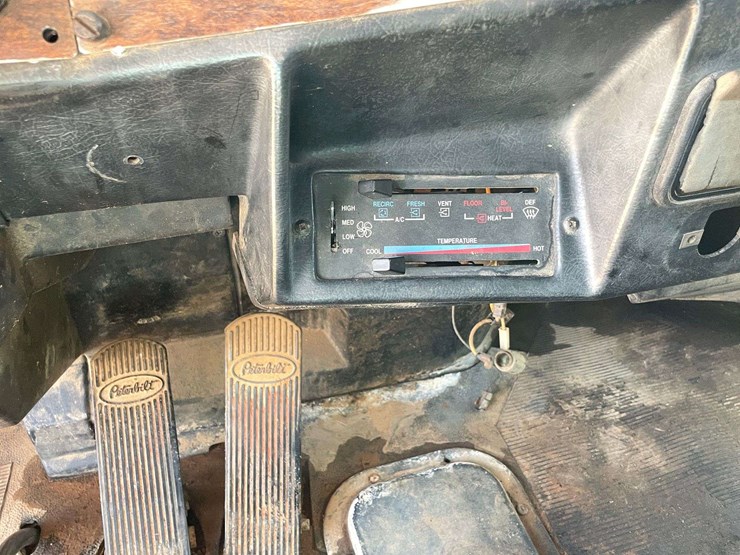 1994-peterbilt-567-image-15