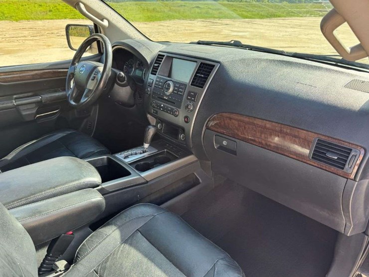 2014-nissan-armada-image-14
