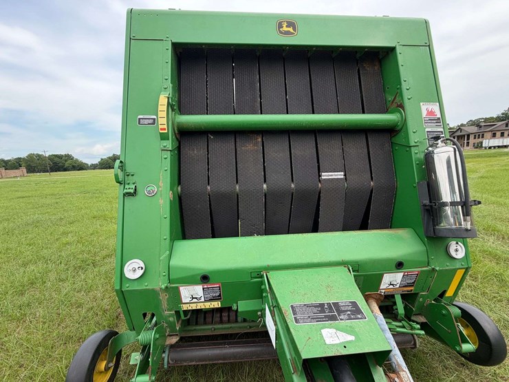 2010-john-deere-568-image-6