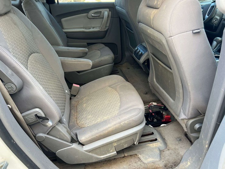 2012-chevrolet-traverse-image-28