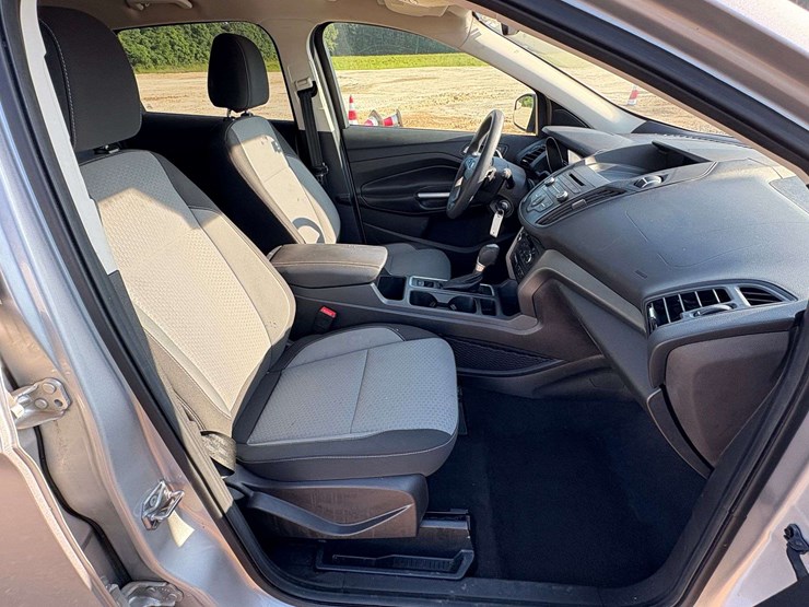 2017-ford-escape-se-image-23