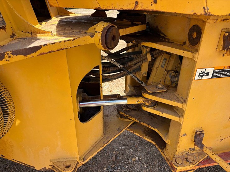 john-deere-444-image-28