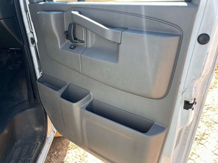 2019-chevrolet-express-3500-image-17