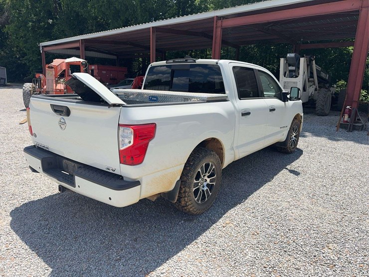 2022-nissan-titan-image-5