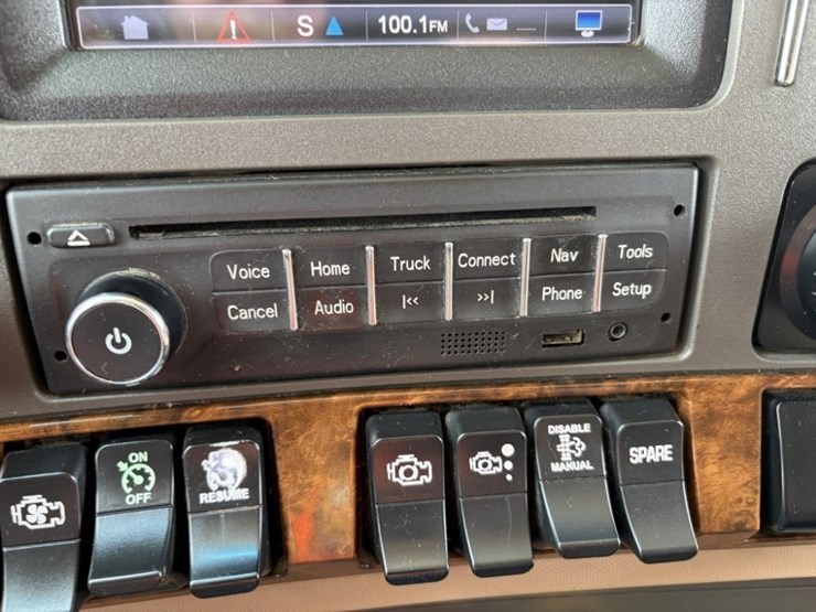 2016-kenworth-t680-image-35