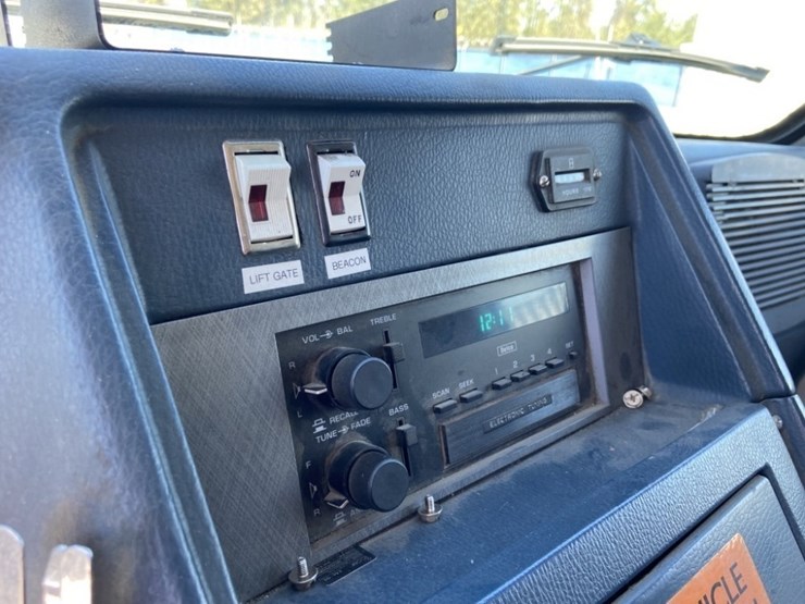 1995-chevrolet-30-image-15