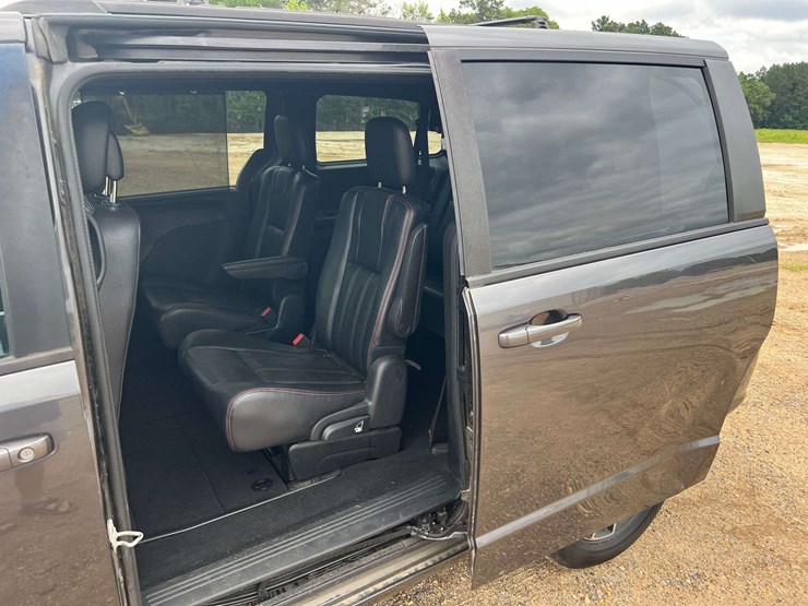 2018-dodge-grand-caravan-gt-image-14