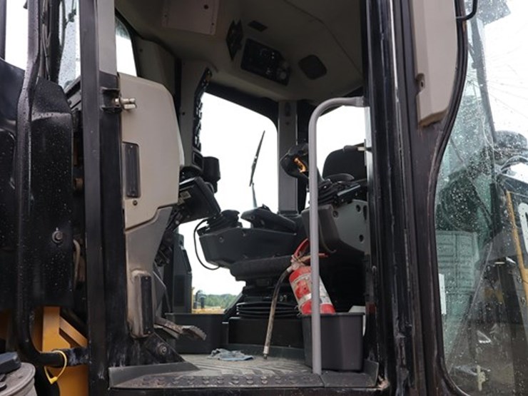 2016-caterpillar-140-image-46
