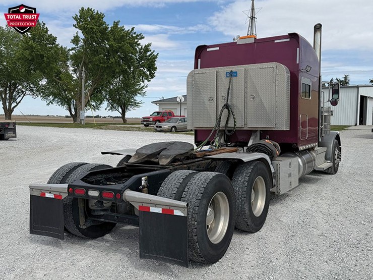 2021-peterbilt-389-image-3