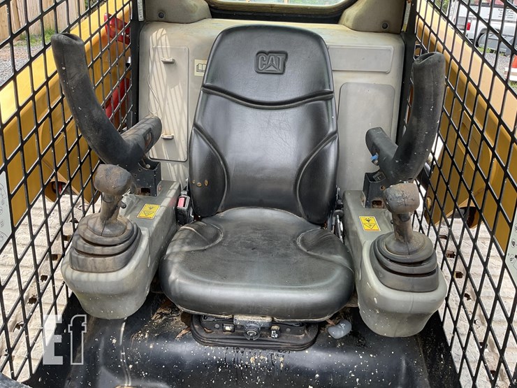 2018-caterpillar-239d-image-15