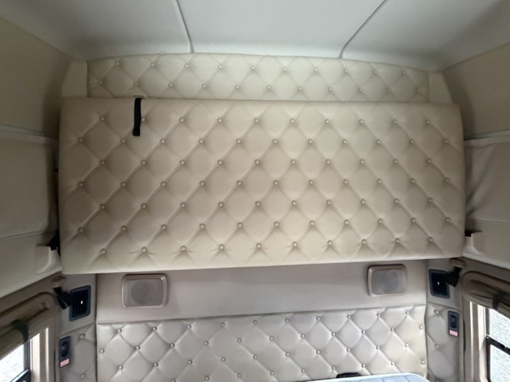 2016-kenworth-t680-image-49