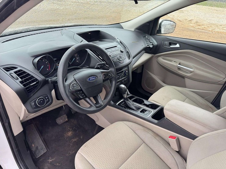 2017-ford-escape-se-image-11