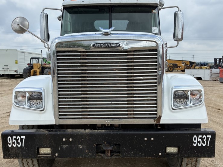 2015-freightliner-coronado-122-sd-image-2