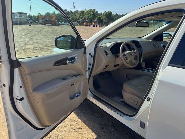 2014-nissan-pathfinder-sl-image-9