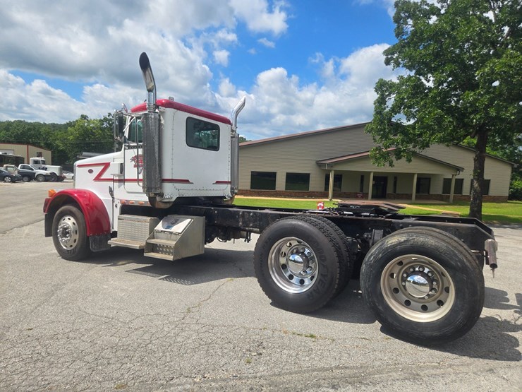 2004-peterbilt-378-image-10