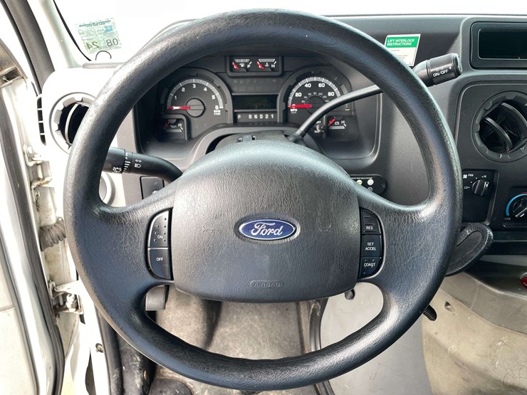 2010-ford-econoline-350-image-12