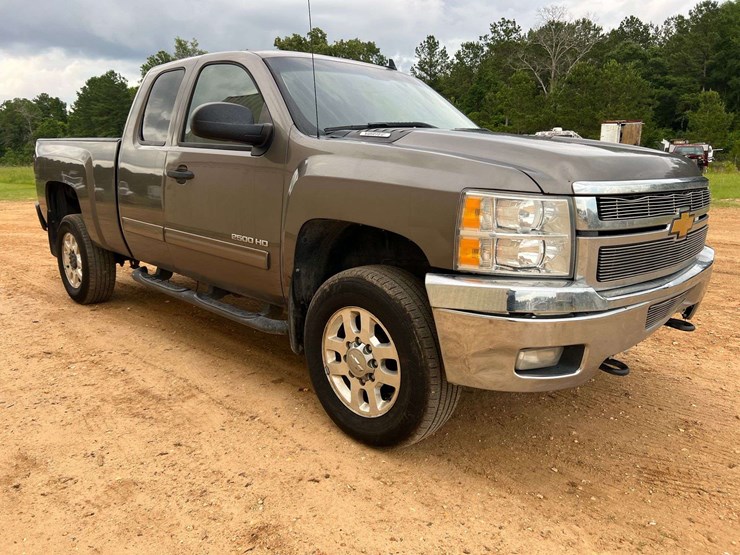 2012-chevrolet-silverado-2500hd-lt-image-4