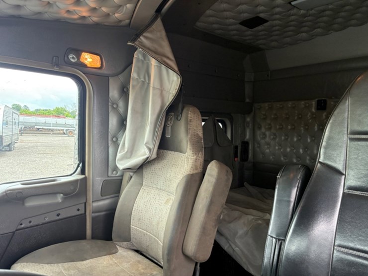 2018-kenworth-w900-image-12