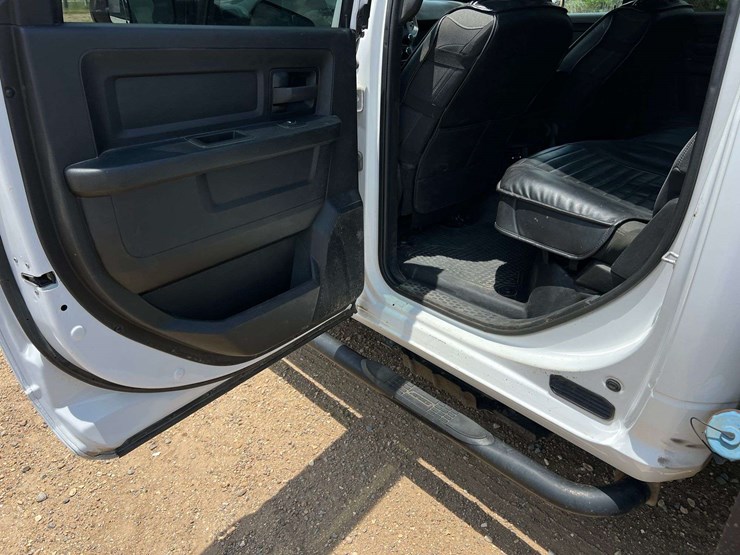 2022-dodge-3500-image-25
