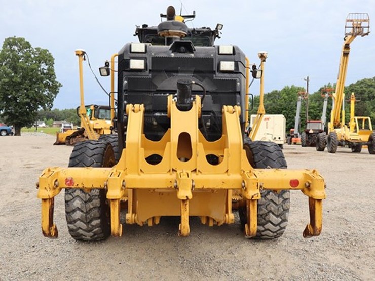 2016-caterpillar-140-image-4