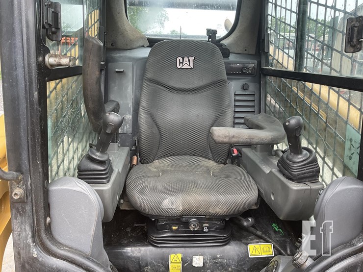 2021-caterpillar-242d3-image-11