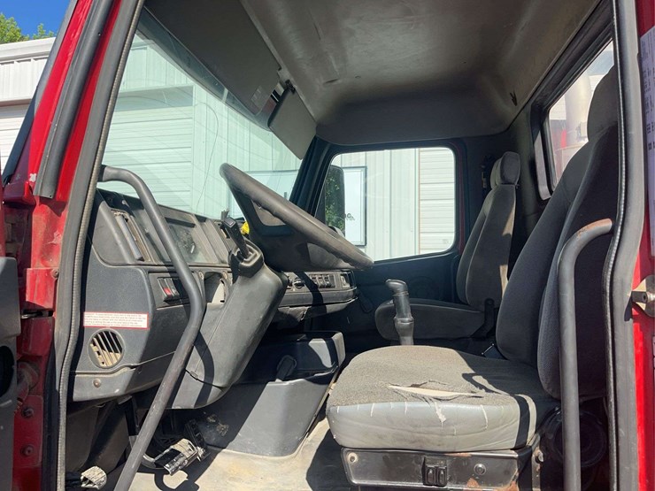 1999-volvo-vn-image-21