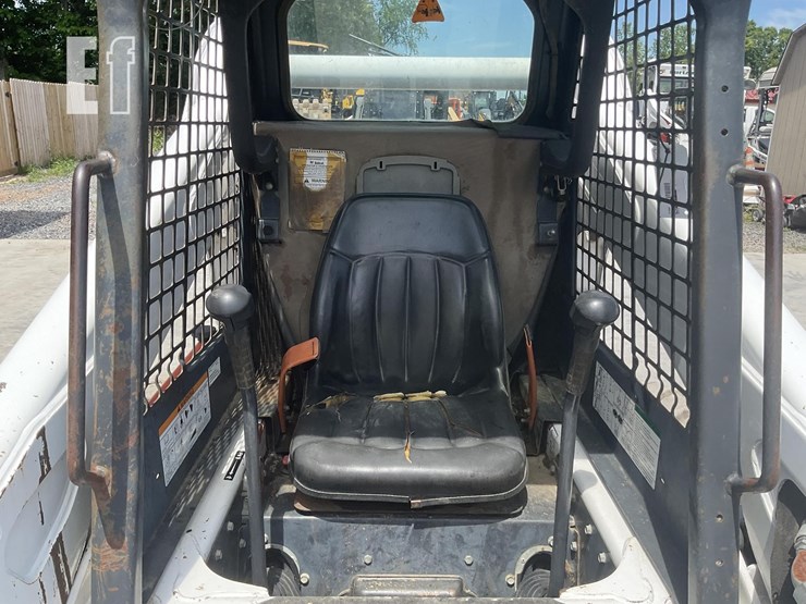 2006-bobcat-s300-image-12