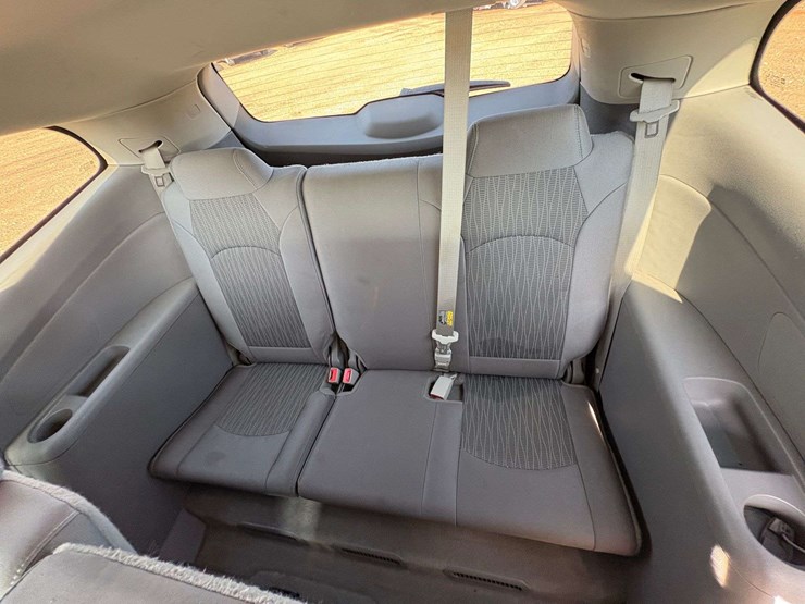 2016-chevrolet-traverse-ls-image-18