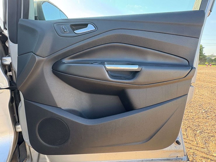 2017-ford-escape-se-image-22