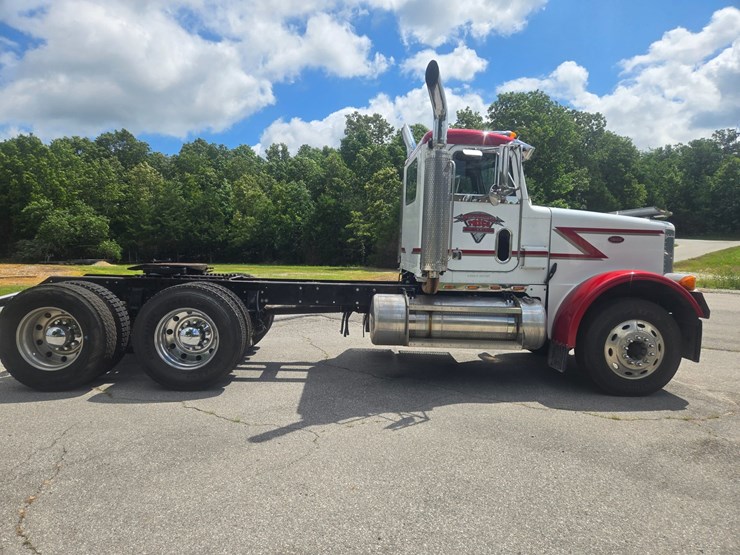 2004-peterbilt-378-image-21