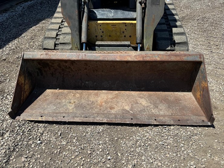 new-holland-c185-image-10