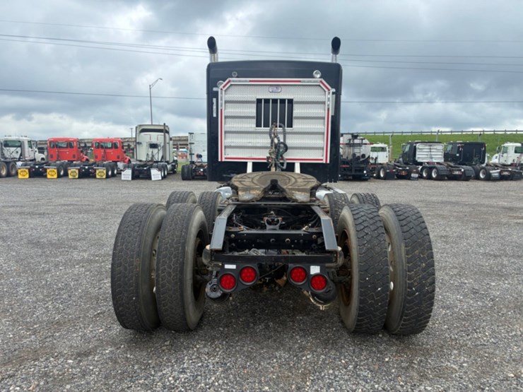 2018-kenworth-w900-image-5