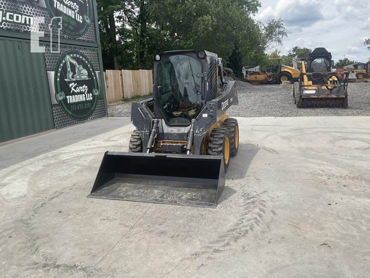 2016-deere-318e-image-8