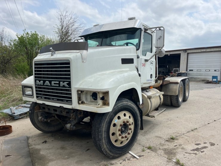 2006-mack-chn613-image-1