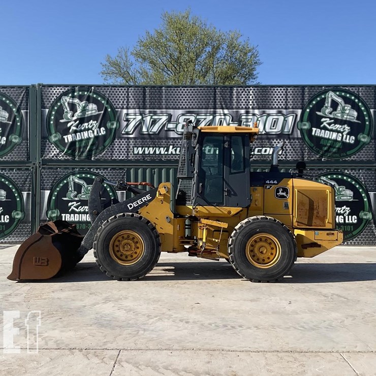 2021 DEERE 444 P-TIER