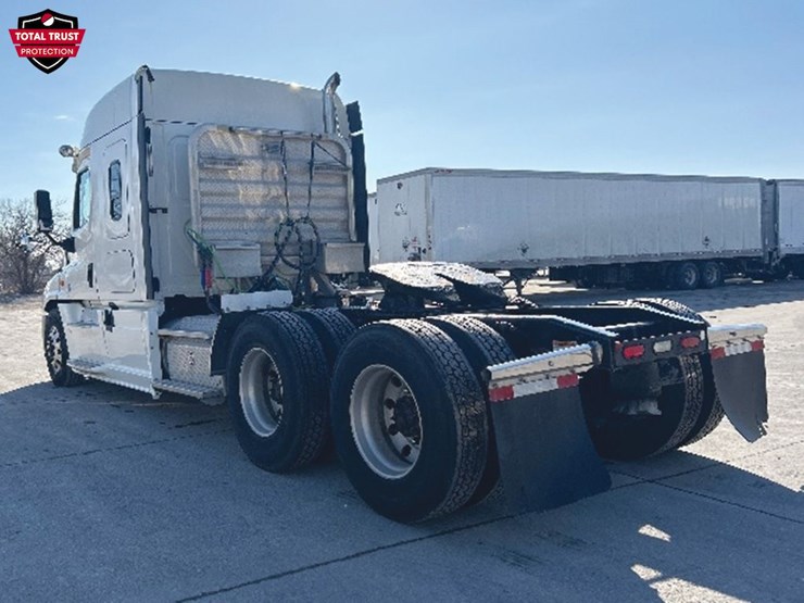2019-freightliner-cascadia-125-image-2