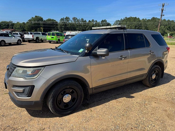 2016-ford-explorer-image-1
