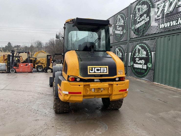 2010-jcb-409-image-3