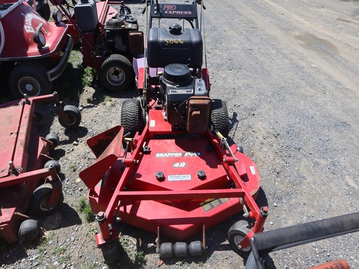 snapper-pro-walk-behind-mower-image-3