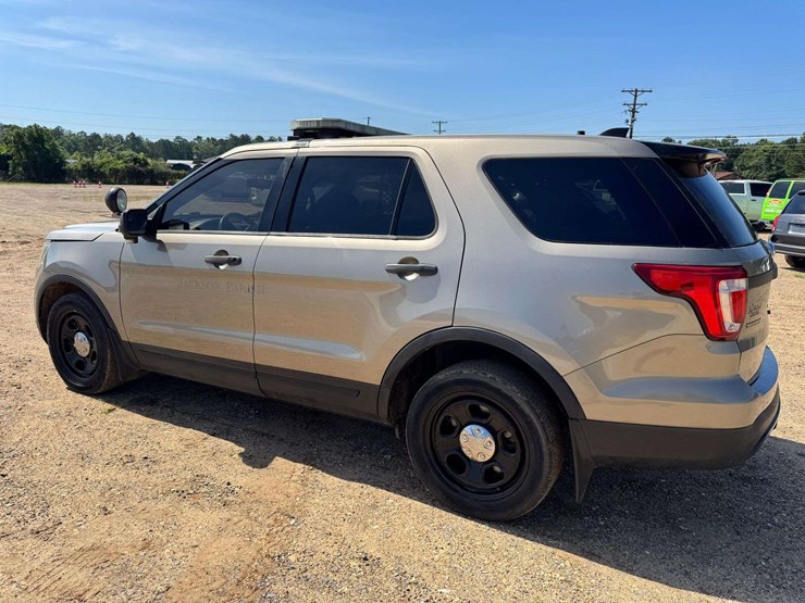 2016-ford-explorer-image-4