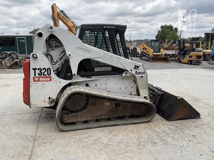 2008-bobcat-t320-image-5