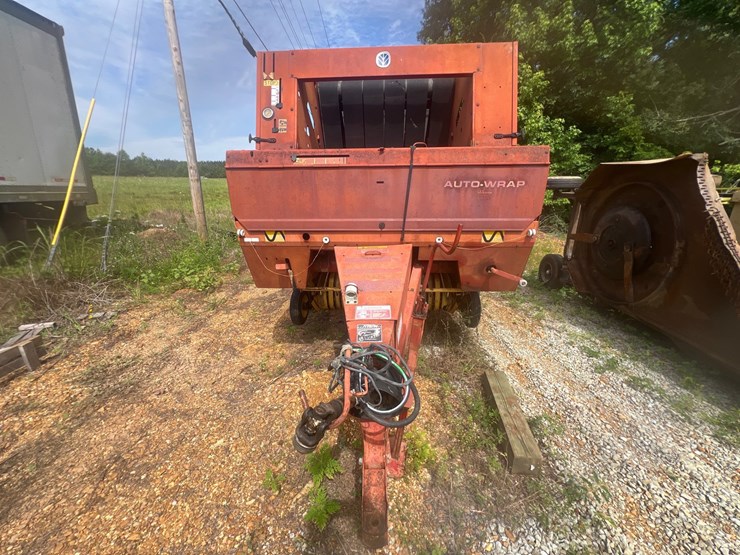 new-holland-644-image-2