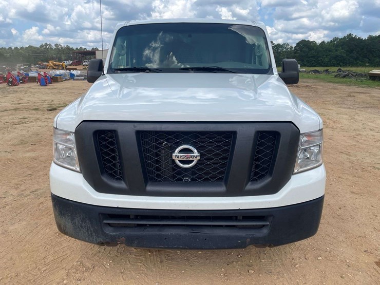 2018-nissan-nv2500hd-image-5