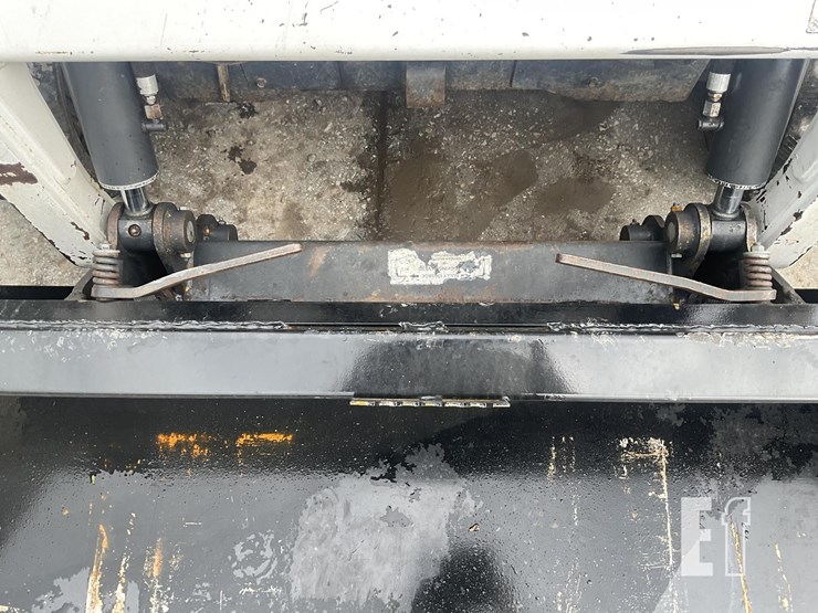 2009-bobcat-t190-image-12