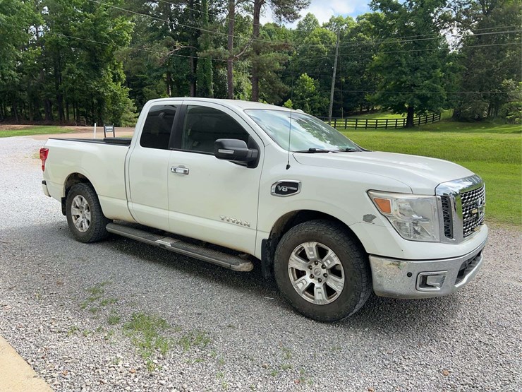 2017-nissan-titan-image-6