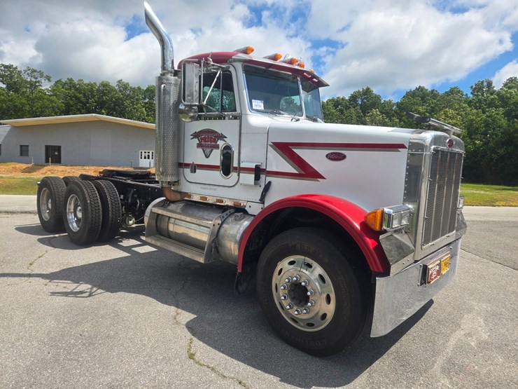 2004-peterbilt-378-image-25